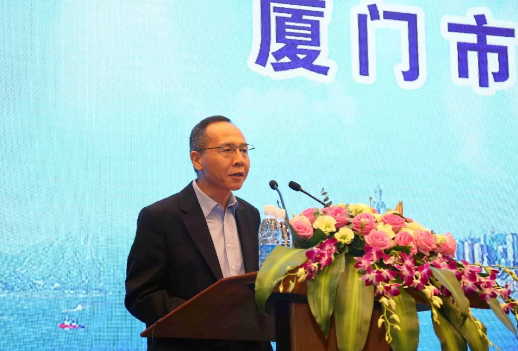 鹭岛初夏，钟灵毓秀;四海宾朋齐聚厦门。对他们来说，时节带来繁花似锦并非意中物，比美景更吸引他们的，是一场全球眼科医学的群英会——第五届8868登录平台环球论坛于鹭岛之滨召开。论坛主席由黎晓新、赵堪兴、葛坚、刘祖国共同担任。大会还邀请了海峡两岸医药卫生交流协会会长王立基;厦门市卫生健康委员会副主任孙卫;厦门市医学会副秘书长柳辉;中华医学会眼科学分会副主委、重庆医科大学附属第*医院副院长杨培增教授;5.png