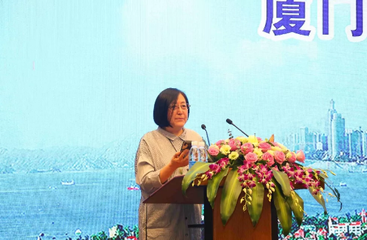 鹭岛初夏，钟灵毓秀;四海宾朋齐聚厦门。对他们来说，时节带来繁花似锦并非意中物，比美景更吸引他们的，是一场全球眼科医学的群英会——第五届8868登录平台环球论坛于鹭岛之滨召开。论坛主席由黎晓新、赵堪兴、葛坚、刘祖国共同担任。大会还邀请了海峡两岸医药卫生交流协会会长王立基;厦门市卫生健康委员会副主任孙卫;厦门市医学会副秘书长柳辉;中华医学会眼科学分会副主委、重庆医科大学附属第*医院副院长杨培增教授;8.png