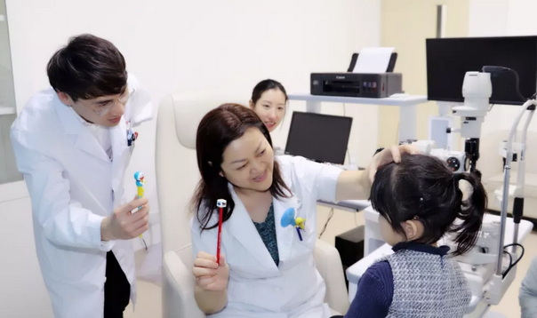 儿童节的礼物：厦门眼科中心“儿童青少年近视防控中心”揭牌、小儿眼科 眼病会诊平台启动2.png