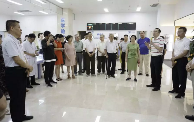 心系市民眼健康，李秀记等市老领*爱眼日莅临厦门眼科中心五缘院区考察2.png