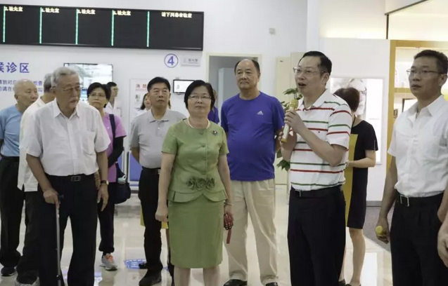 心系市民眼健康，李秀记等市老领*爱眼日莅临厦门眼科中心五缘院区考察3.png