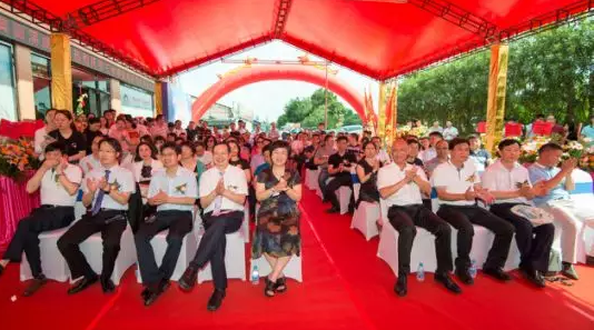三水8868在线官网登录平台 - 8868网页版登录正式开业，飞秒激光落户，广东省劳动模范领*专家团队2.png