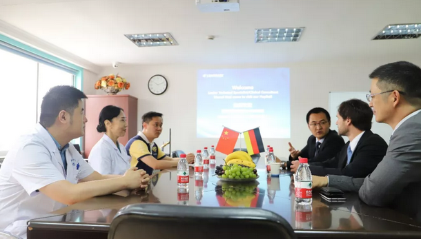 为加强院企合作新模式，开设双方合作共赢新篇章——德国蔡司公司技术人员一行来上海和平眼科医院参观交流4.png