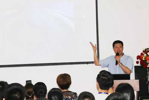 宁德眼科医院举办了一场“大牌来助阵，摘镜致青春”近视手术医生见面会2.png