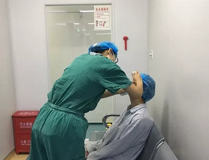 长时间玩手机导致斗鸡眼 在成都8868在线官网登录平台 - 8868网页版登录顺利手术1.png