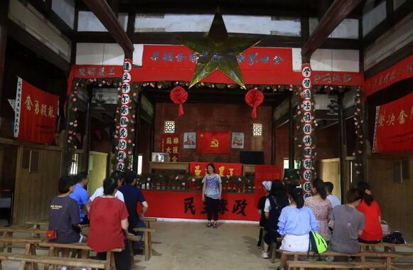 “不忘初心跟党走，追忆红军峥嵘岁月” ——厦门眼科中心第二党支部纪念建军92周年主题党日活动2.jpg