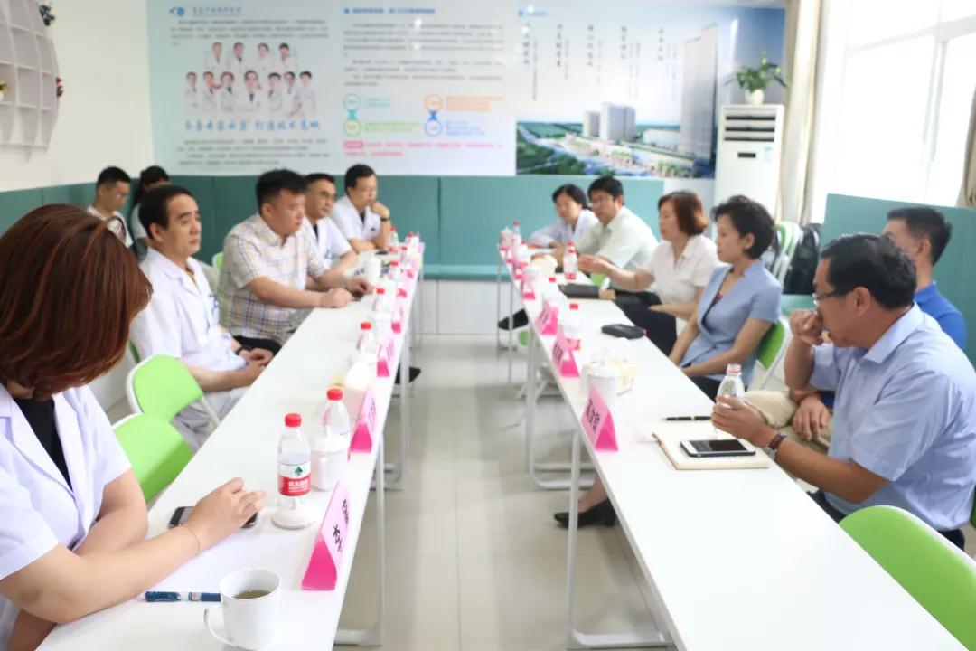 市学生视力不良调研组莅临青岛8868在线官网登录平台 - 8868网页版登录调研