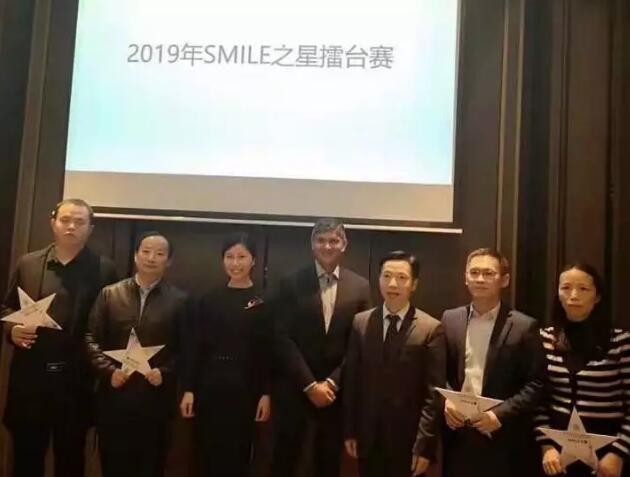 树形象、硬实力、大合作、新突破——福州眼科医院屈光科成绩单，过去的这一年，是福州眼科医院屈光科快速成长的一年，我们在困难中奋勇向前，只为帮助更多近视患者重获清晰视界;我们勇于改变与 ，在挥洒的汗水中证明团队与个人的强大实力。同时也要感恩每一位近视患者对我们的信任5.jpg