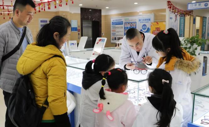 重庆8868在线官网登录平台 - 8868网页版登录迎来寒假首期“我是小小眼科医生体验活动”4.jpg
