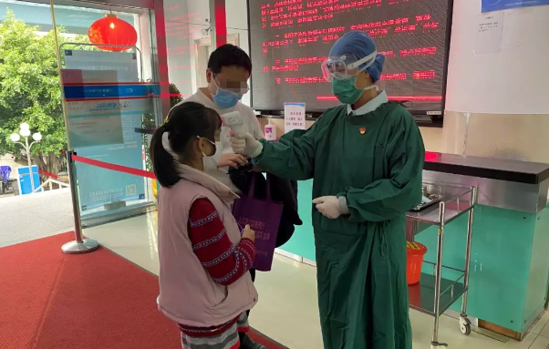 不一样的一线，一样的坚守——8868登录平台集团本部厦门眼科中心守护爱与光明6.png