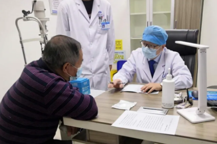 现任莆田市医学会眼科分会副主任委员，福建省医学会眼科分会眼整形组成员刘励医生，今年强力加盟莆田眼科医院，担任医院业务院长。这一“强援”的加盟，将引领莆田眼科医院的诊疗实力迈上更高台阶，造福莆田市乃至周边的眼疾患者1.png
