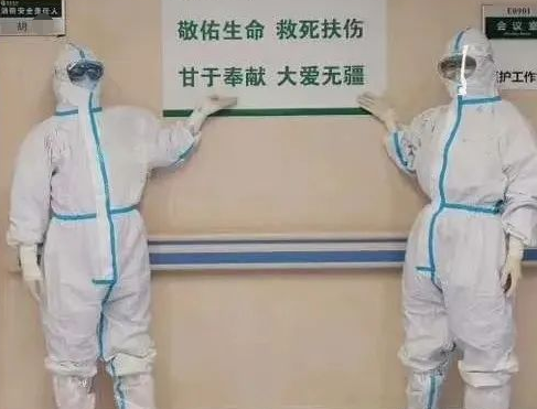 为致敬援鄂英雄，弘扬正能量，展现企业担当，厦门大学附属厦门眼科中心联合Staar公司共同启动“礼遇英雄”——福建援鄂医师公益摘镜行动，帮助逆行英雄重返清晰“视”界。活动一推出，就吸引了来自厦门、福州、漳州等地的援鄂医护人员的踊跃报名，在短短数天时间内，免费摘镜手术名额已爆满1.png