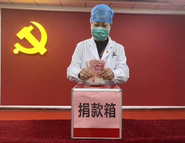 以初心践行医者使命，以匠心呵护患者眼健康——厦门眼科中心潘美华教授1.png