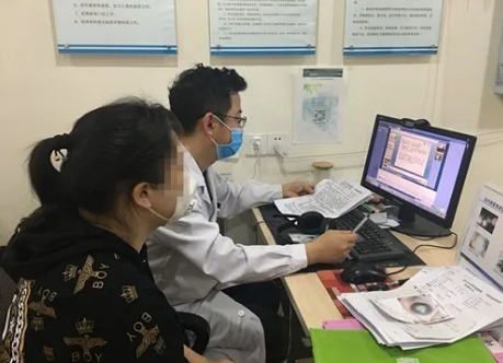  眼病患者在成都8868在线官网登录平台 - 8868网页版登录接受厦门眼科中心总院长黎晓新教授远程会诊2.png