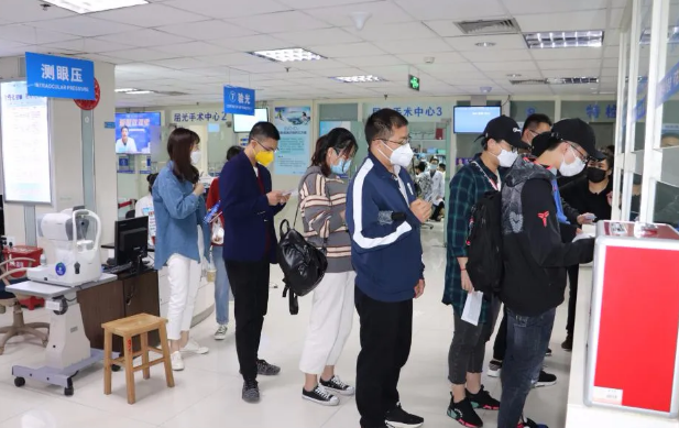 为致敬“逆行者”，厦门眼科中心启动“礼遇英雄”--福建援鄂医师公益摘镜行动2.png
