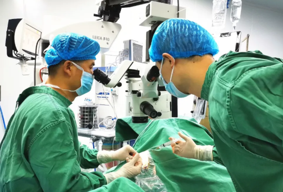 三姐弟在重庆8868在线官网登录平台 - 8868网页版登录顺利进行双眼先天性白内障手术3.png