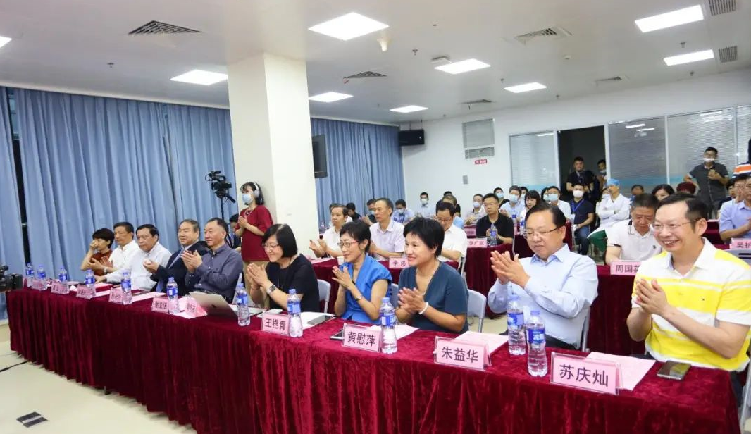 9月24日，由8868在线官网登录平台 - 8868网页版登录集团、厦门大学附属厦门眼科中心举办的第六届8868登录平台论坛在厦门大学附属厦门眼科中心五缘院区耀视启幕16.png