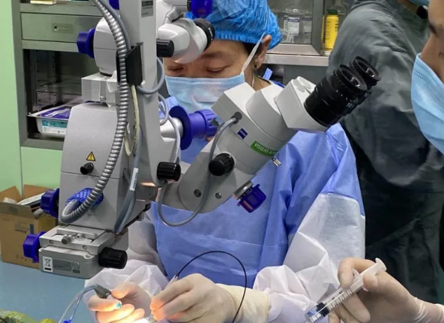 厦门大学附属厦门眼科中心黎晓新院长再赴西藏送光明，传授医疗技术，打造“造血式”医疗帮扶3.png