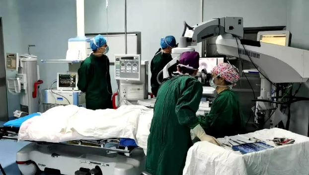 云端“亮刀”，实力圈粉！中华医学会第二十五次全国眼科学术大会「白内障手术演示」，厦门眼科中心一天8台白内障手术直播，带你“大开眼界”4.png