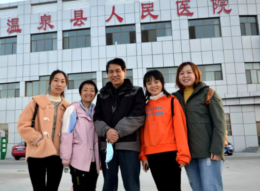 10月14日，宜昌市归国华侨联合会和宜昌8868在线官网登录平台 - 8868网页版登录共同发起的“侨爱心光明行”大型义诊活动正式启动。9名家护组团赴新疆温泉县义诊。宜昌市市委常委、统战部部长王均成出席活动并为医疗队授旗。8.png