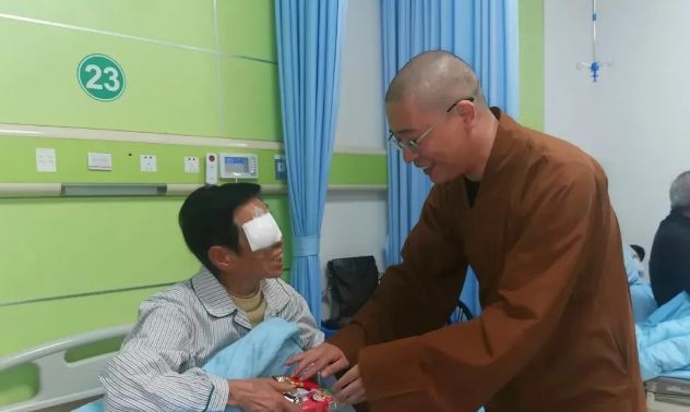 崇慈向善·与爱同行！厦门眼科中心携手鸿山慈善会助力贫困眼疾患者重获光明1.png