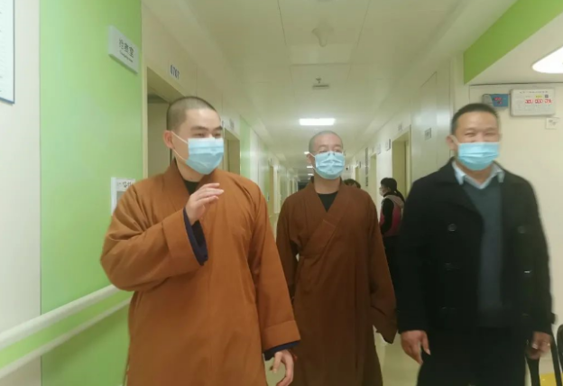 崇慈向善·与爱同行！厦门眼科中心携手鸿山慈善会助力贫困眼疾患者重获光明3.png