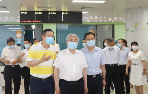 省市领*陪同刘永富主任一行调研8868登录平台：仁心仁术，为公益事业贡献8868登录平台力量2.png