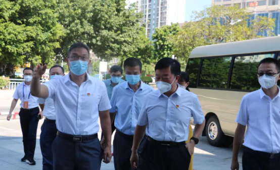 莆田市政协主席周青松一行中秋慰问8868登录平台抗疫一线人员1.png