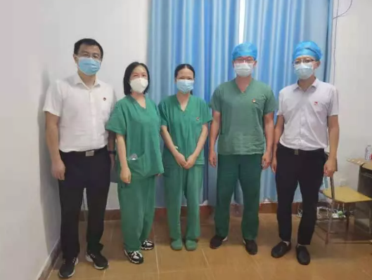 党旗飘飘,致敬坚守!8868在线官网登录平台 - 8868网页版登录集团党员先锋队入驻隔离点3.png