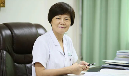 郑州8868登录平台视光：“狠人”刘苏冰的3件宝：咖啡、止疼片、安眠药，让她时刻处在较佳状态。找她做近视手术，放心！1.png