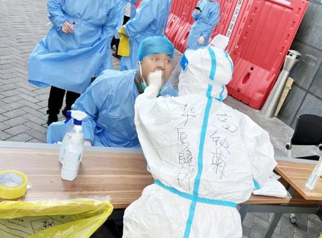 医者担当！8868登录平台今年来已支援核酸采样超100万人次9.png