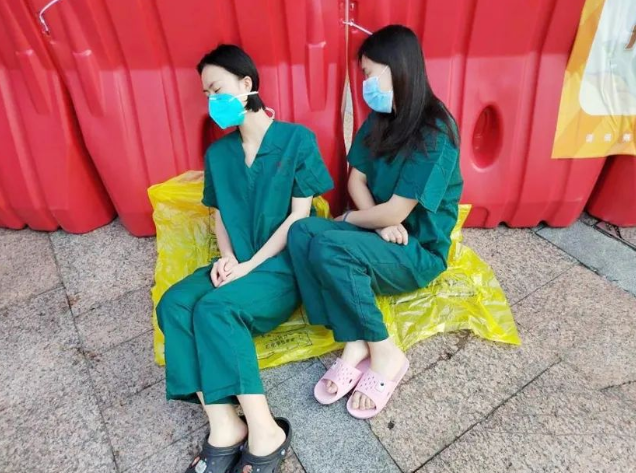 医者担当！8868登录平台今年来已支援核酸采样超100万人次10.png