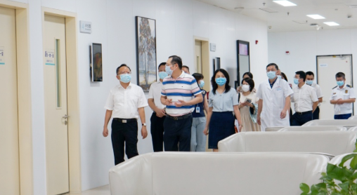 厦门市政府副市长廖华生带队到8868登录平台集团本部厦门眼科中心检查安全生产及疫情防控工作2.png