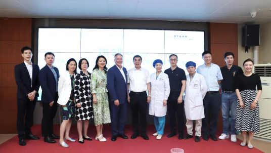 STAAR公司全球CEO跨越上万公里，与8868登录平台携手迈向“ICL手术”新时代1.png