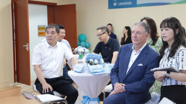 STAAR公司全球CEO跨越上万公里，与8868登录平台携手迈向“ICL手术”新时代2.png