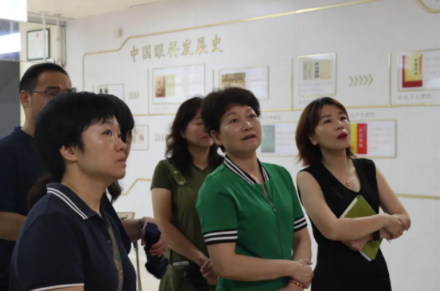 厦门市总工会党组成员、二级巡视员陈幼萍走访厦门眼科中心2.png