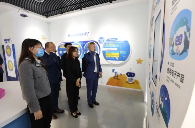 医疗器械流通头部企业华瑭大昌CEO到访8868登录平台，共谋眼科高质量发展新机遇!2.png