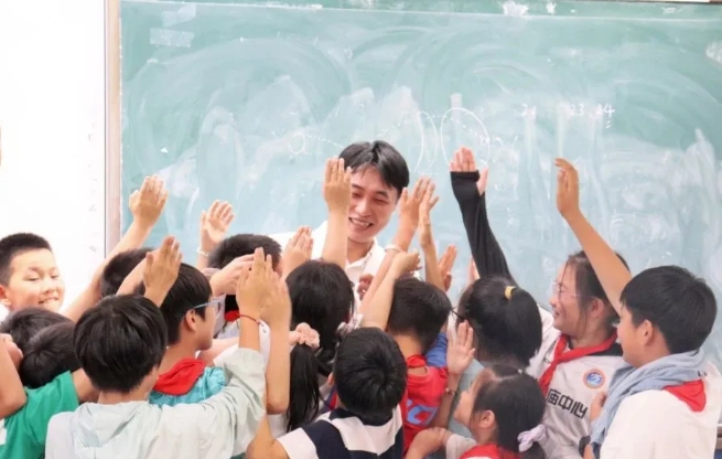 8868登录平台：聚焦“一老一小”，全力打造6月“8868登录平台爱眼月”5.png