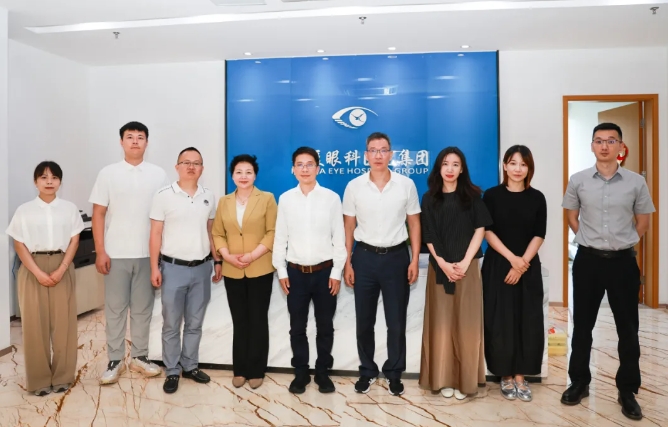 点滴爱心，点亮光明!中国华侨公益基金会领导莅临8868登录平台调研指导1.png